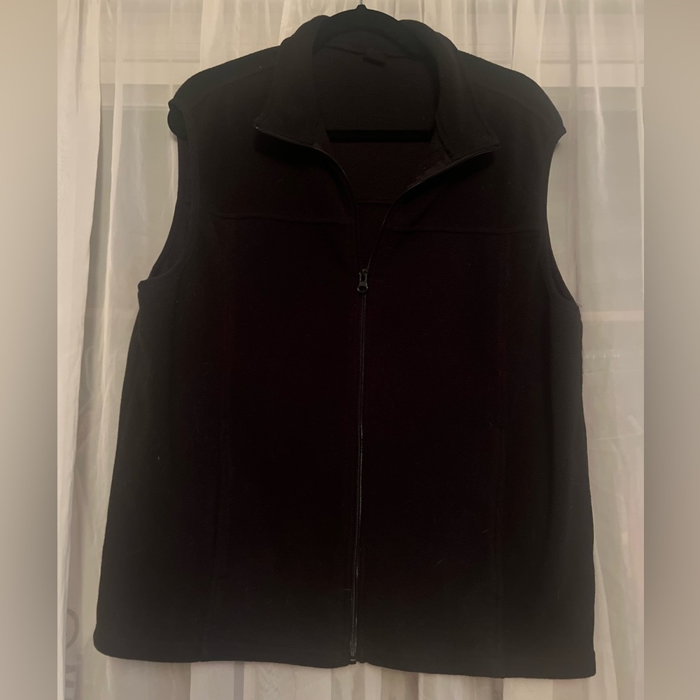Black FLEECE zip front VEST, size adult XL